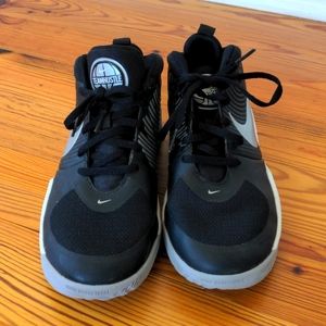 Nike Boys basketball sneaker